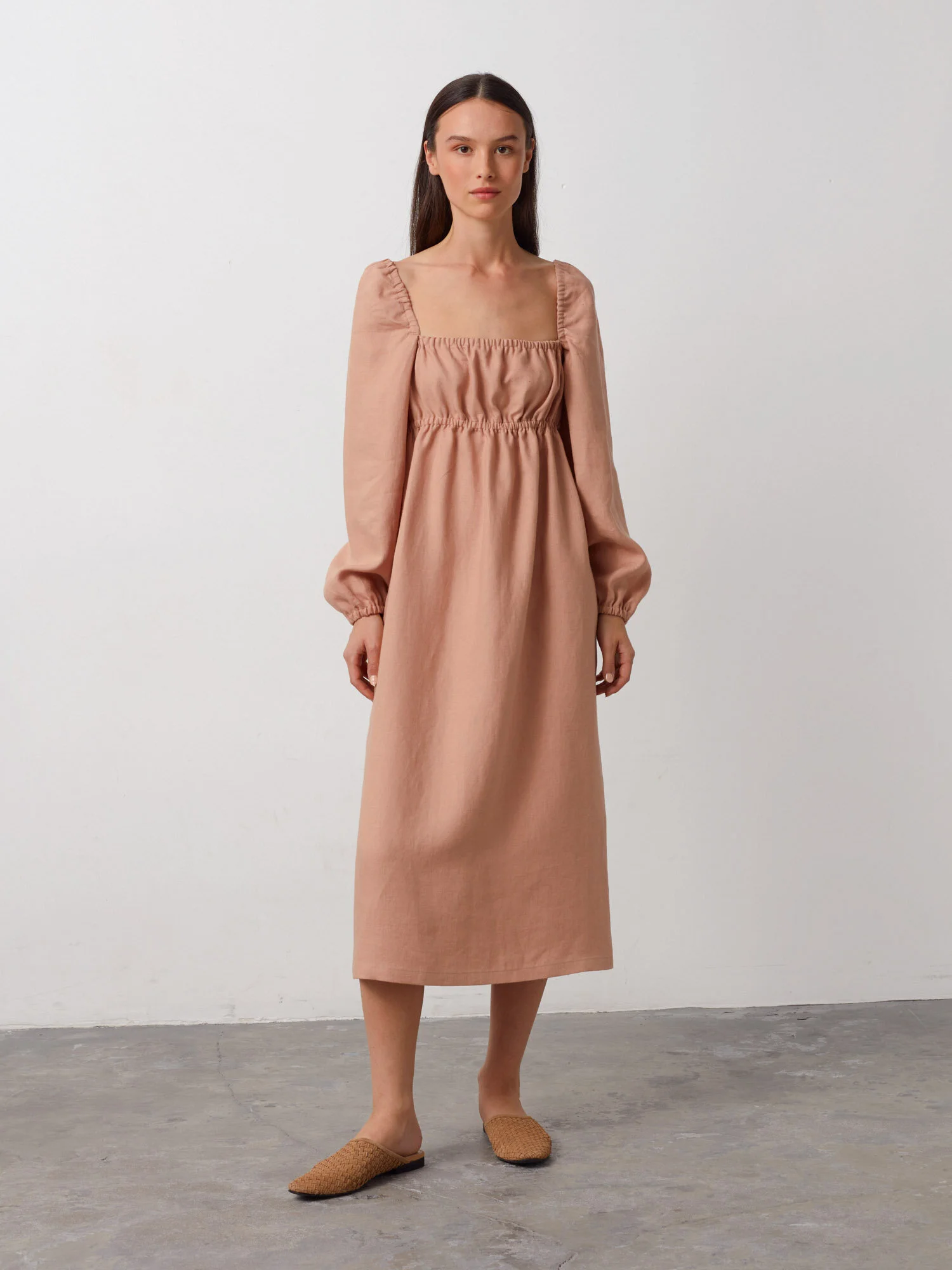 Bild 2 von MARGOT Leinenmidikleid in Camel, you can also choose other colors above von Love and Confuse