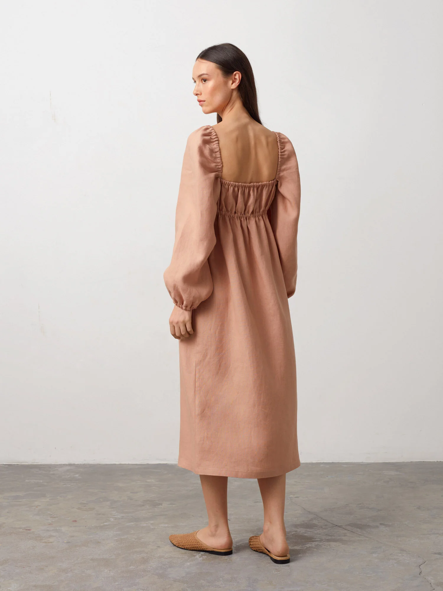 Bild 4 von MARGOT Leinenmidikleid in Camel, you can also choose other colors above von Love and Confuse