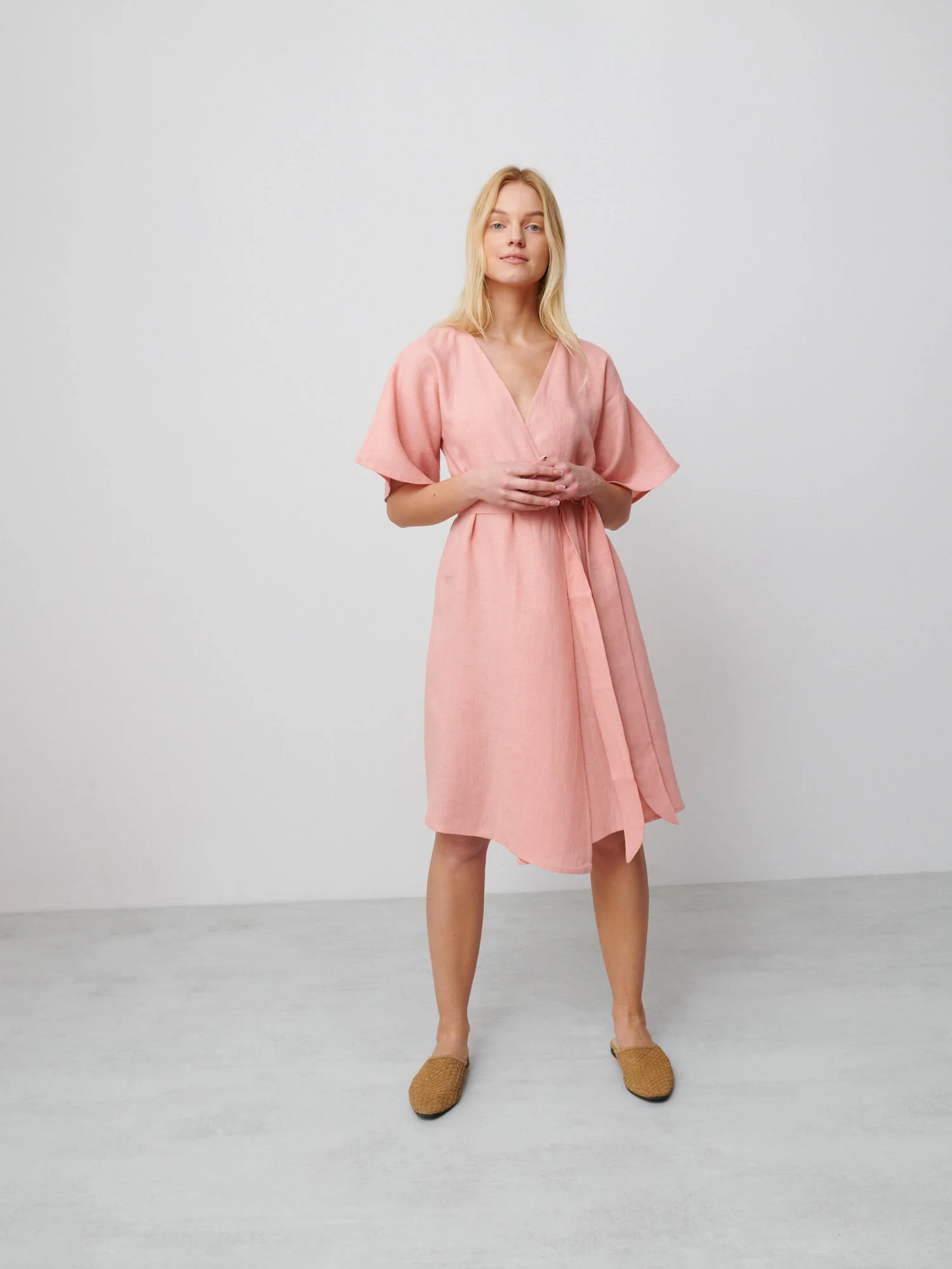 Bild 1 von MARY Leinen Wickelkleid in von Love and Confuse