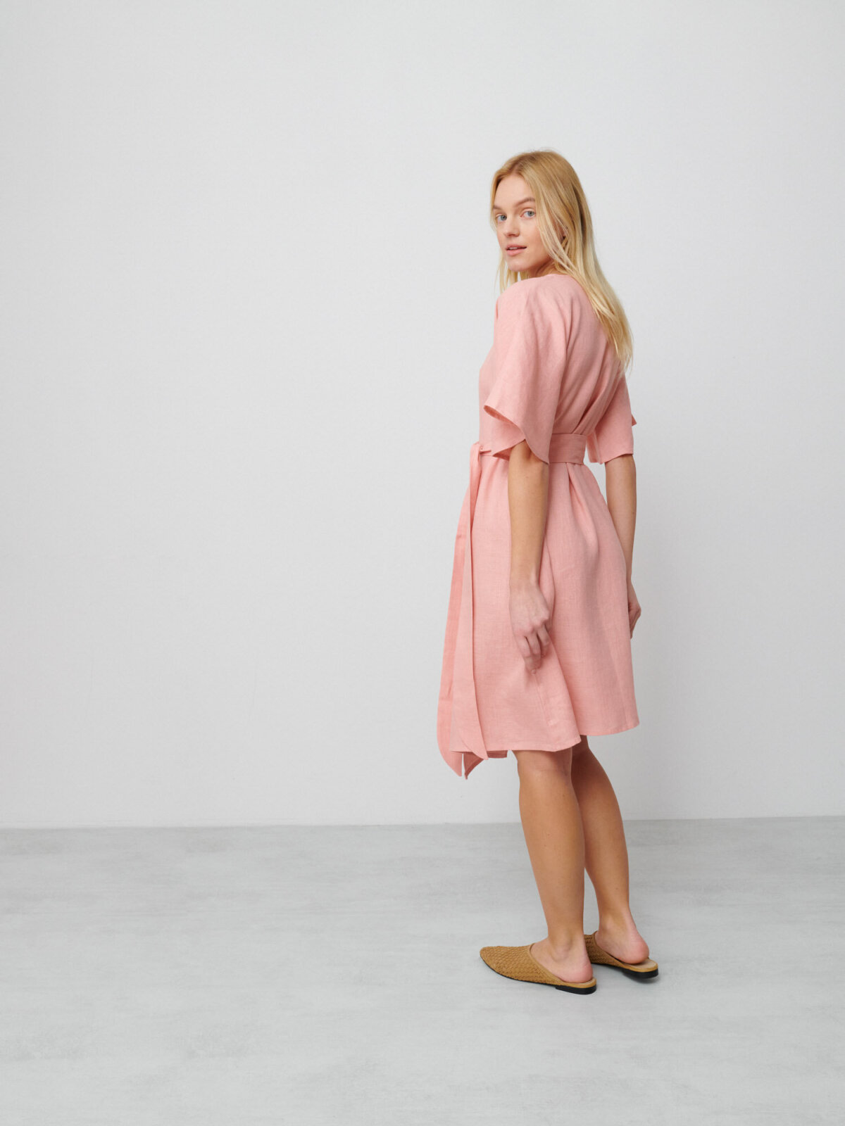 MARY pellava kesämekko Espanjanpinkki — takaa