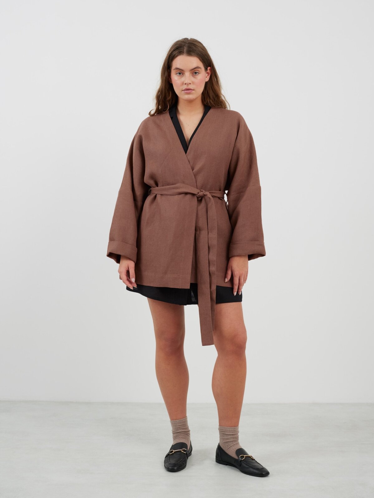 MAVIS pellavatakki Tummanruskea — kokovartalokuva