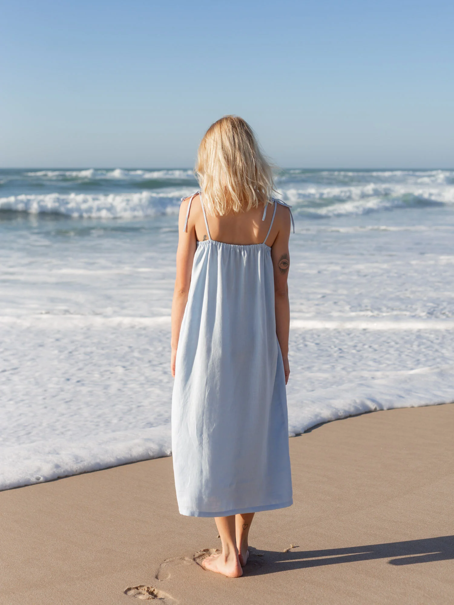 Bild 4 von MINT Leinenkleid mit Bindeträgern in Baby Blue, you can also choose other colors above von Love and Confuse