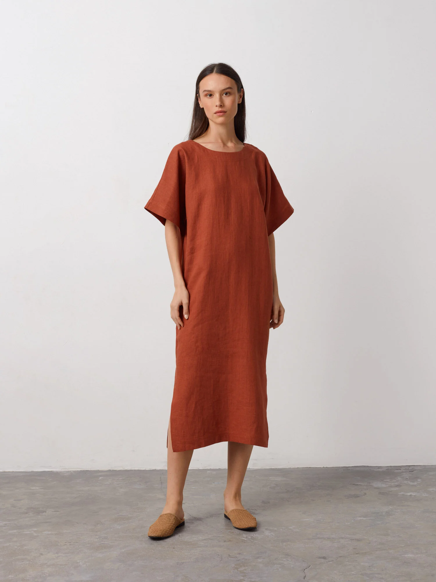 Bild 2 von OLIVIA Leinenkleid Midi & Maxi in von Love and Confuse