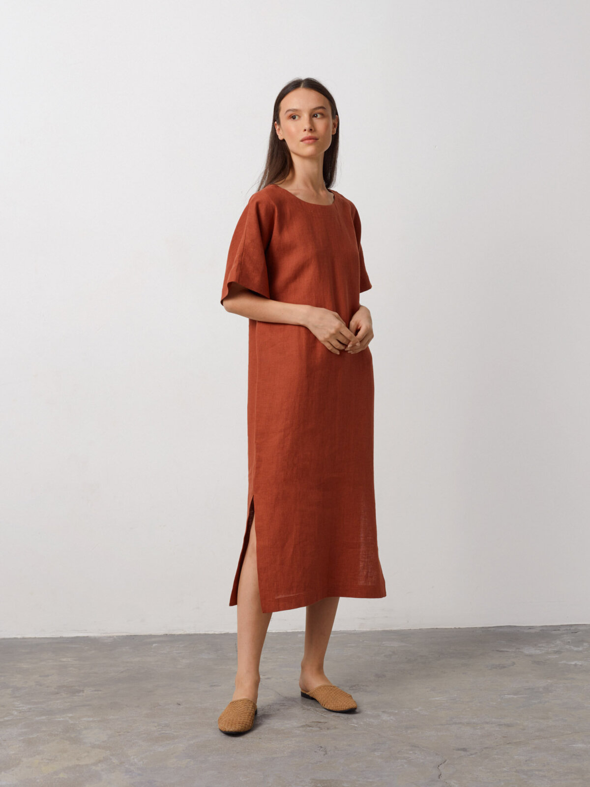 Bild 3 von OLIVIA Leinenkleid Midi & Maxi in von Love and Confuse