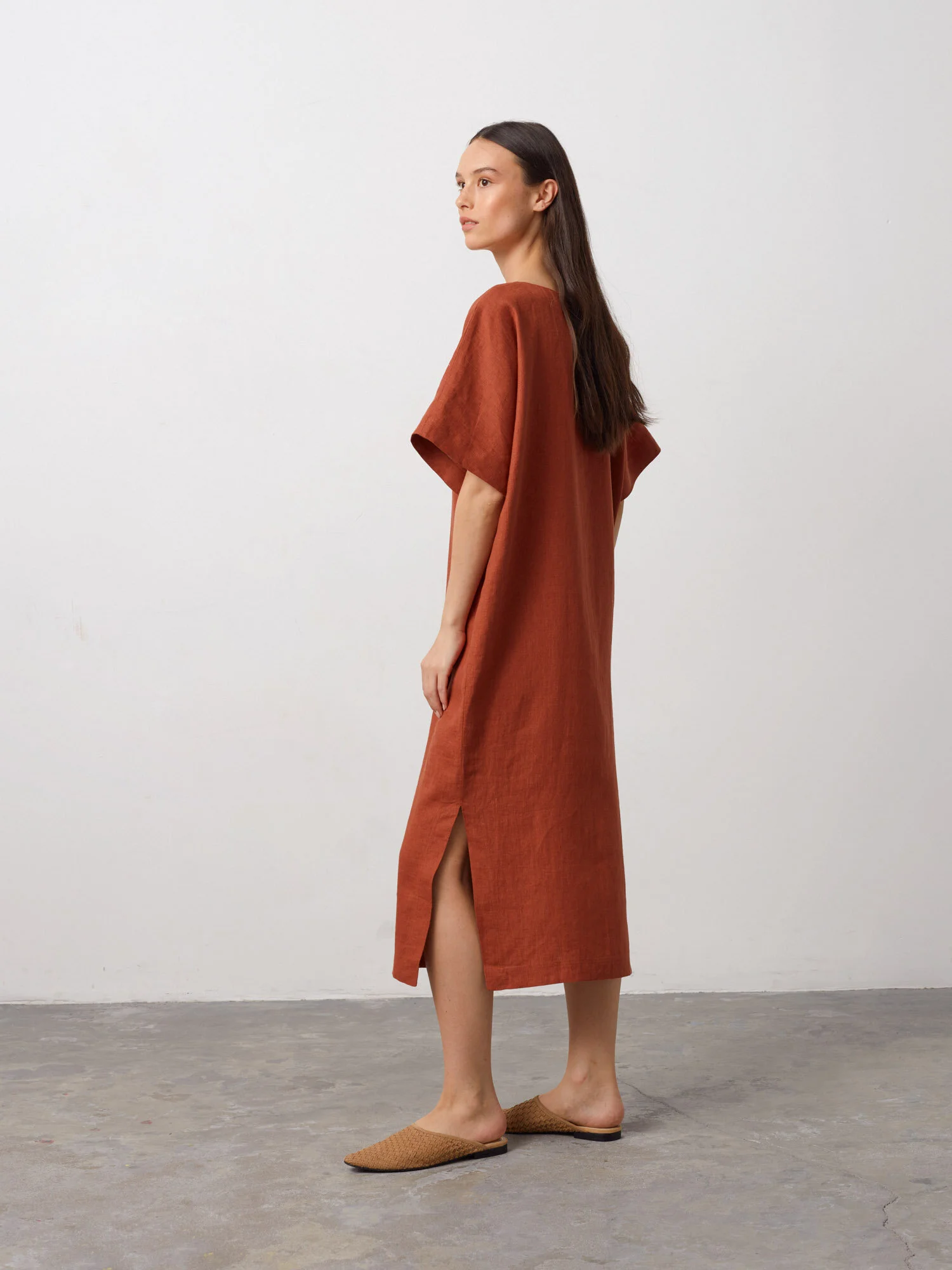 Bild 5 von OLIVIA Leinenkleid Midi & Maxi in von Love and Confuse