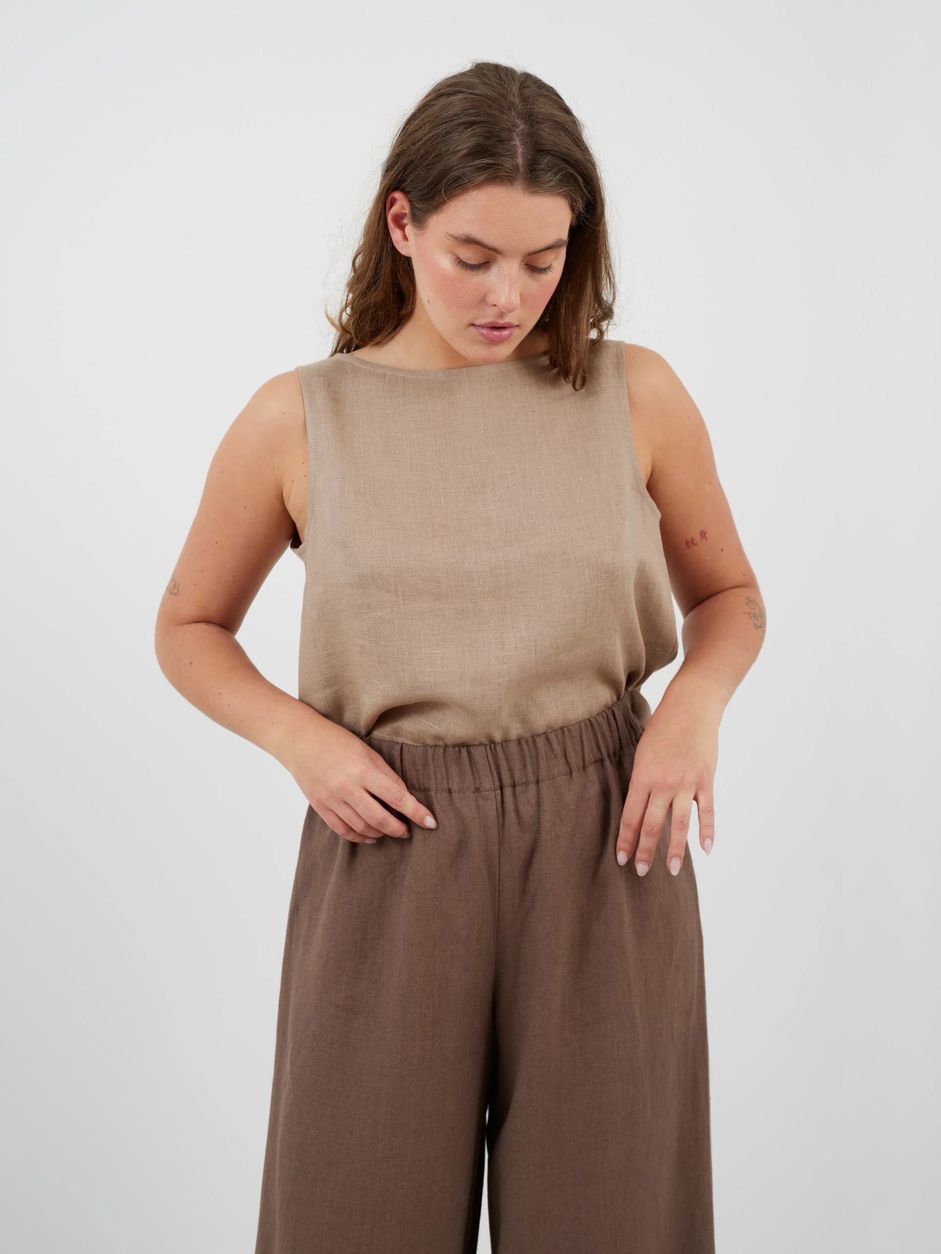 Bild 2 von PEARL - Weit geschnittene Leinenhose in Kakao von Love and Confuse