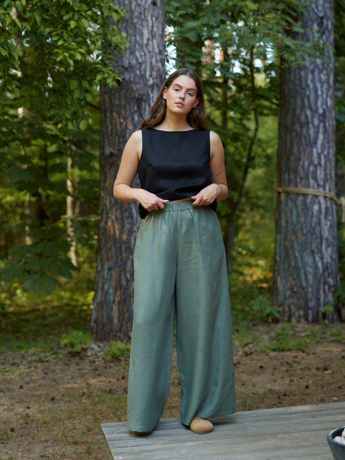 PEARL korkeavyötäröiset pellavahousut Salvianvihreä — kokovartalokuva