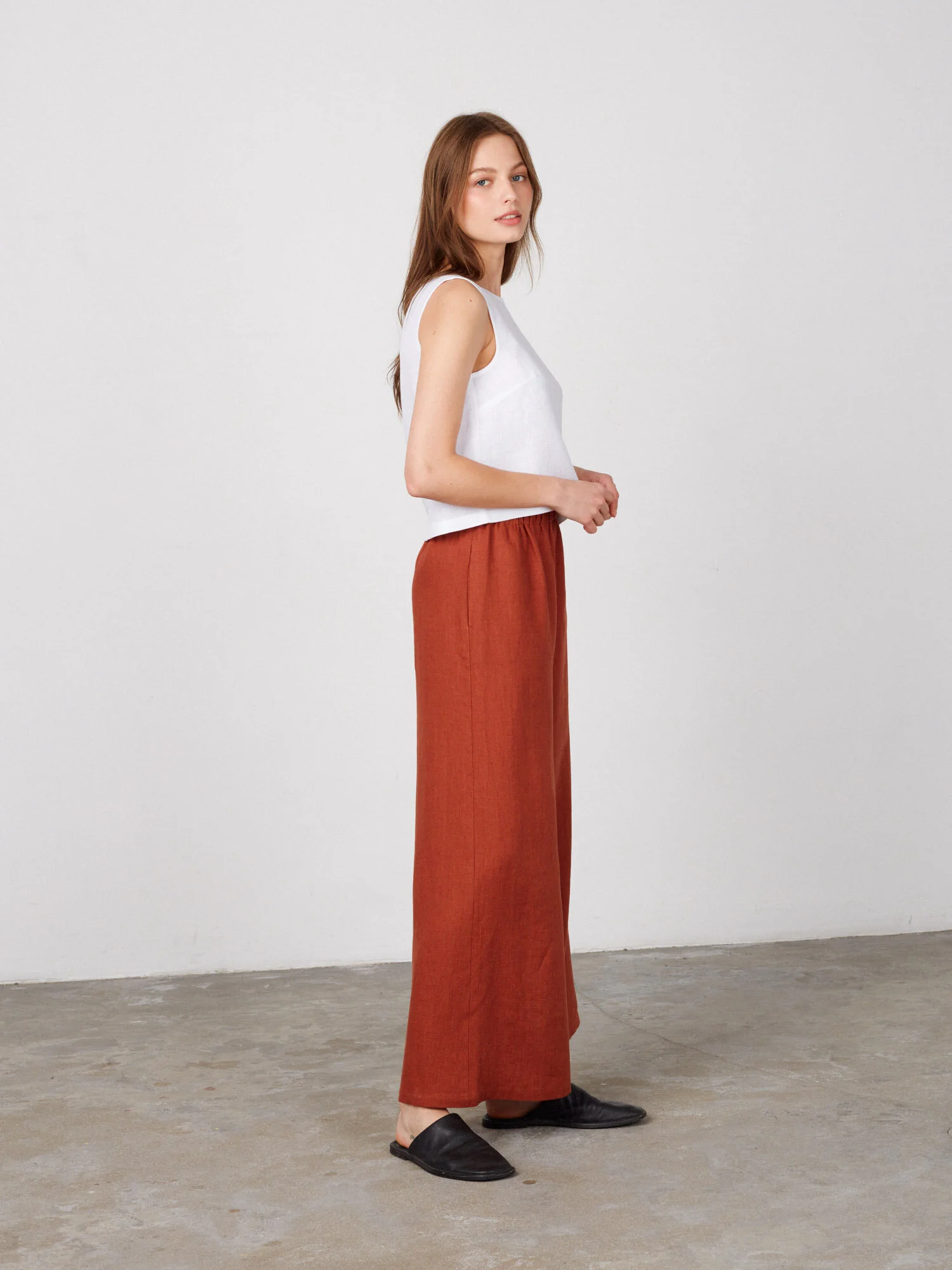 Bild 4 von PEARL - Weit geschnittene Leinenhose in von Love and Confuse