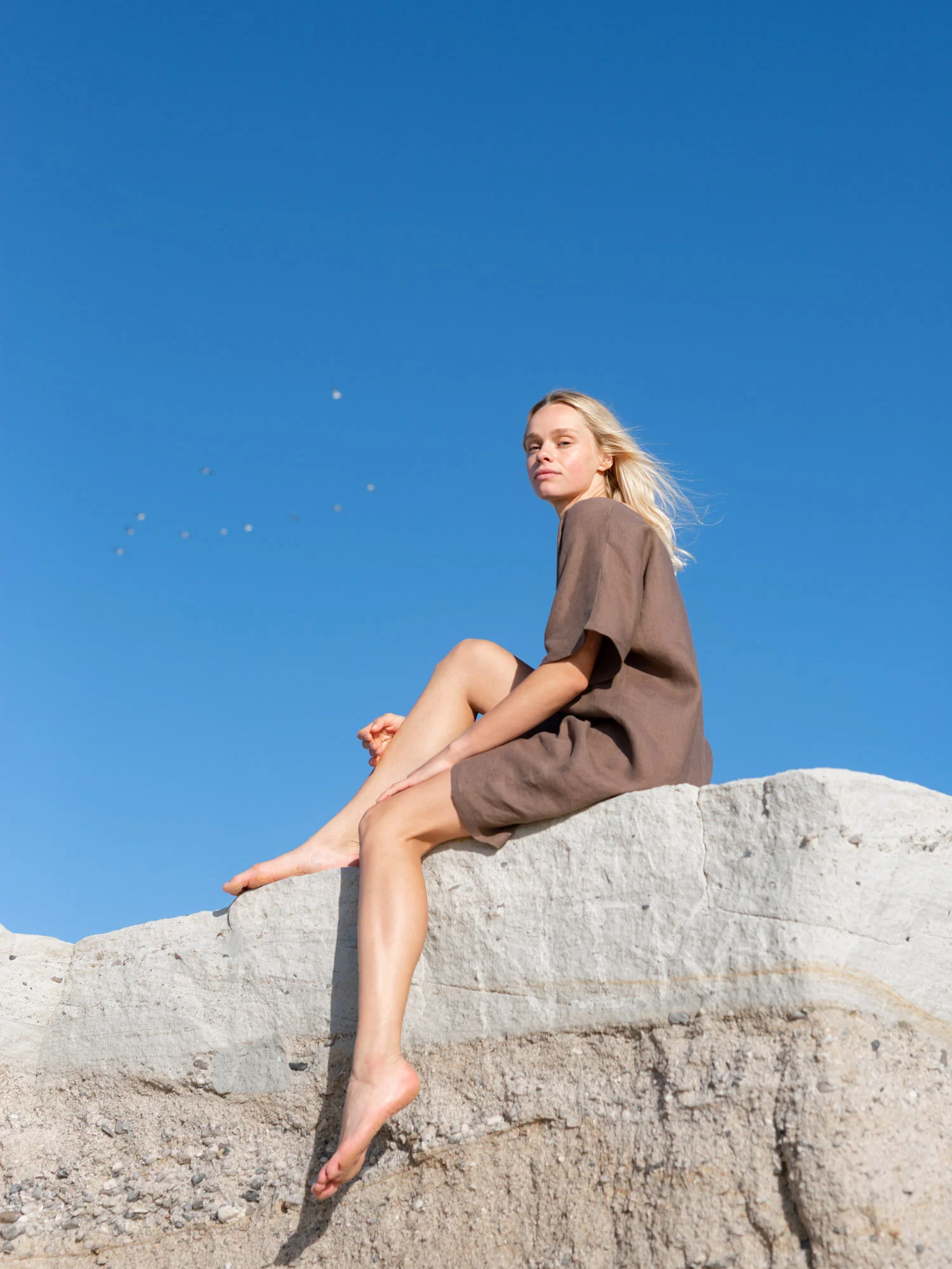 Bild 3 von PEONY Leinenkleid in von Love and Confuse