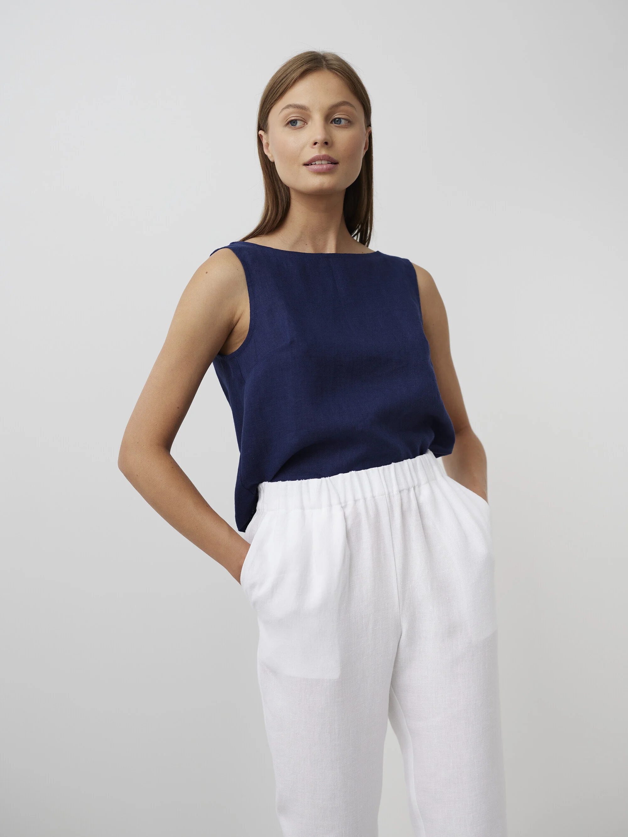 Bild 1 von RAVEN - Hochgeschnittene Leinenhose in von Love and Confuse