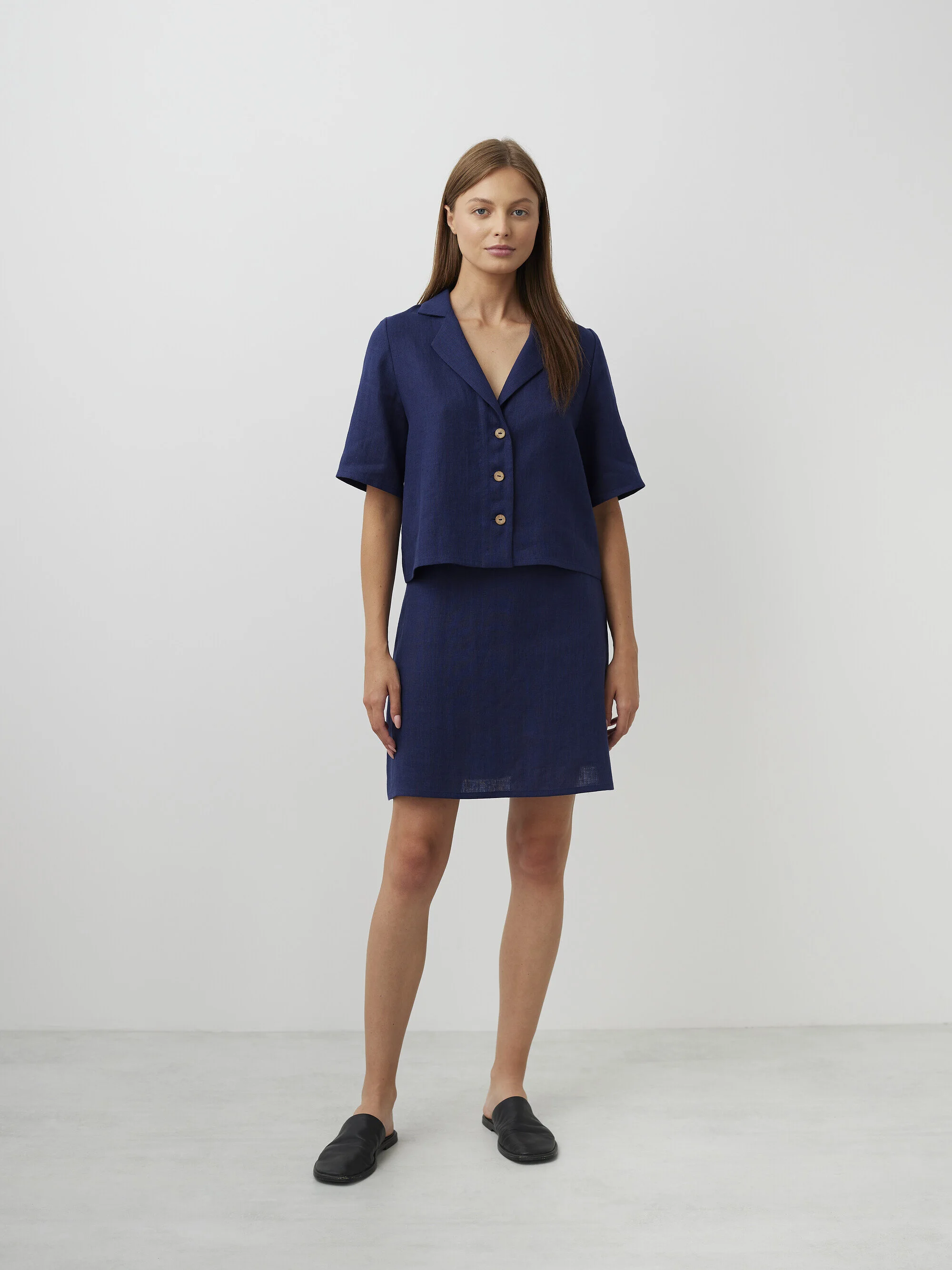 Bild 2 von RAY Kurzes Leinenhemd in Navy Blue, you can also choose other colors above von Love and Confuse