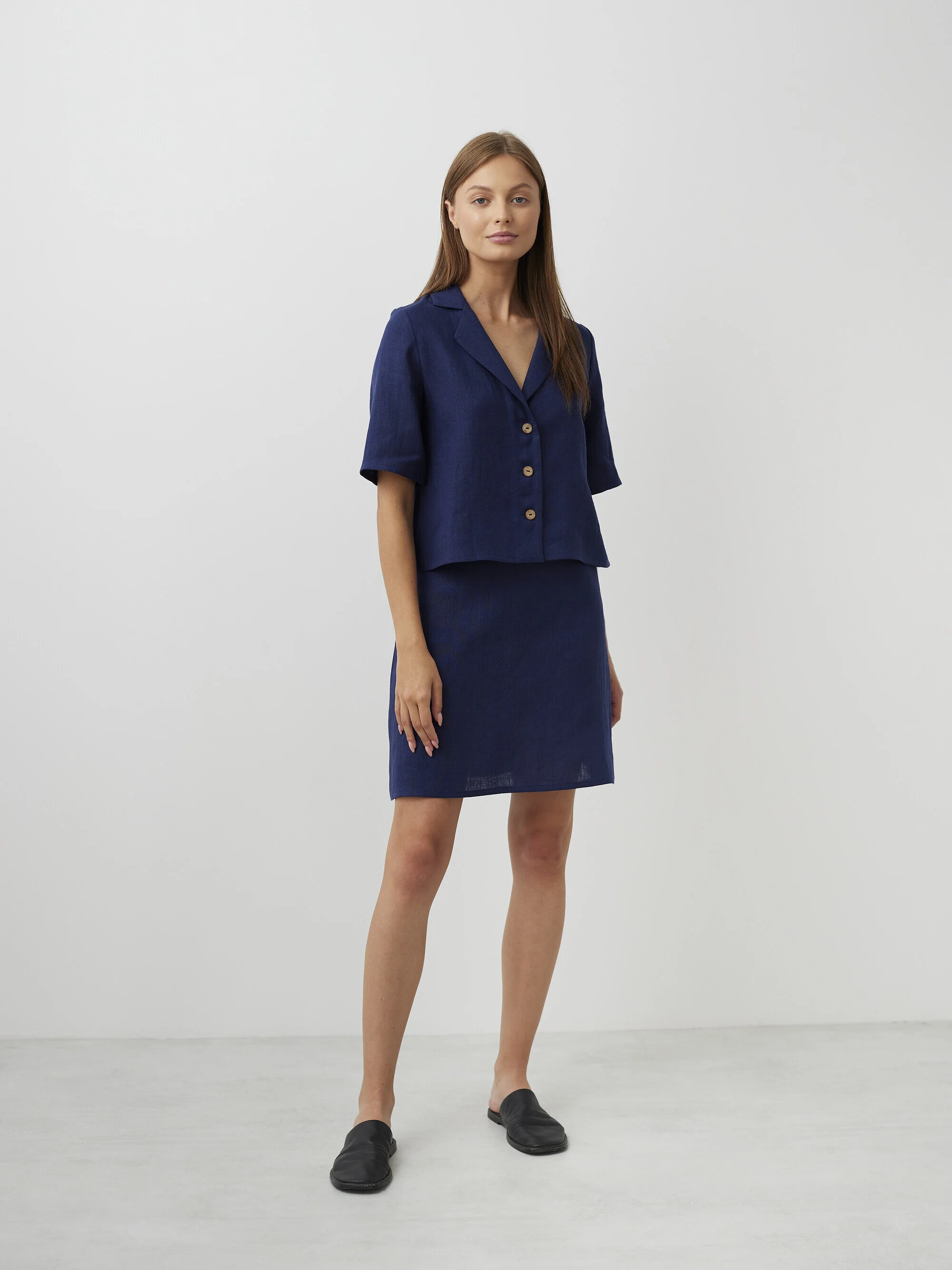 Bild 4 von RAY Kurzes Leinenhemd in Navy Blue, you can also choose other colors above von Love and Confuse