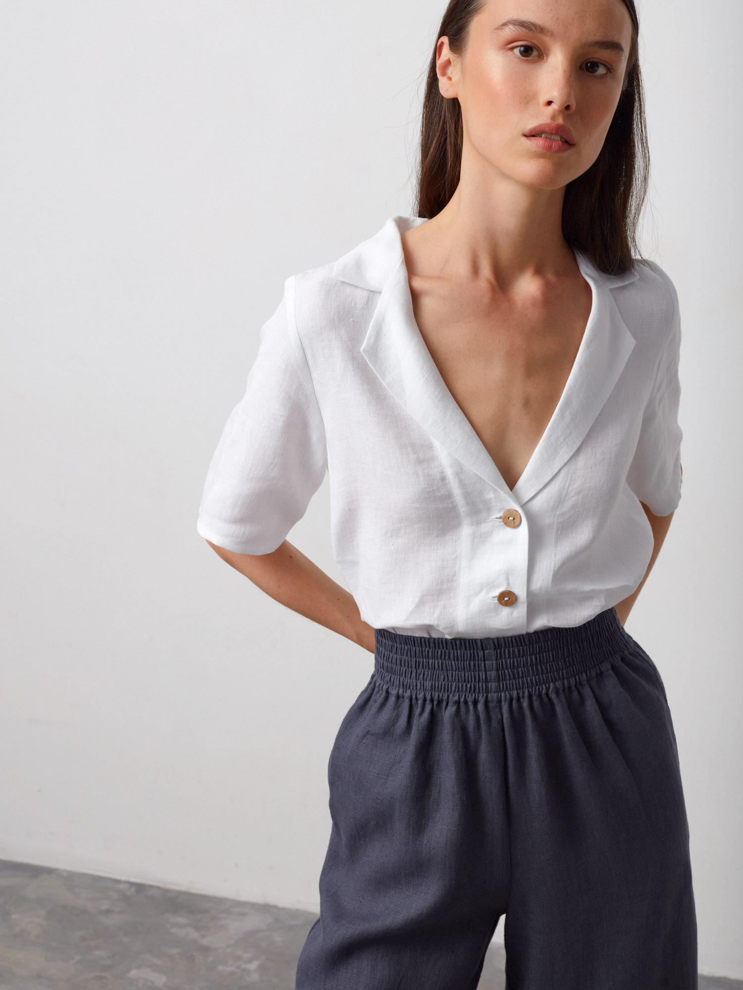 RAY Cropped Linen Shirt - Image 1