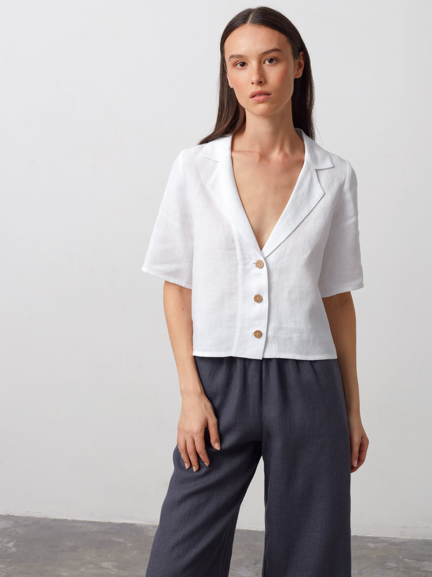 RAY Cropped Linen Shirt - Image 3