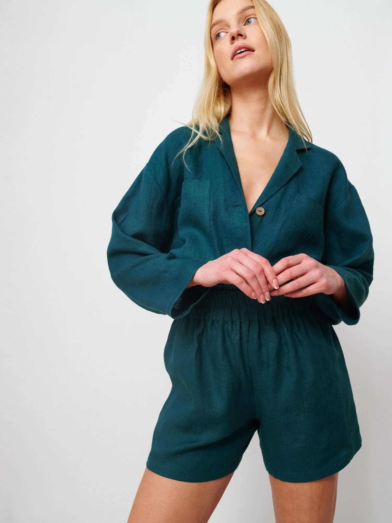 Bild 1 von ROSEMARY Oversize Leinenhemd in Emerald Blue, you can also choose other colors above von Love and Confuse