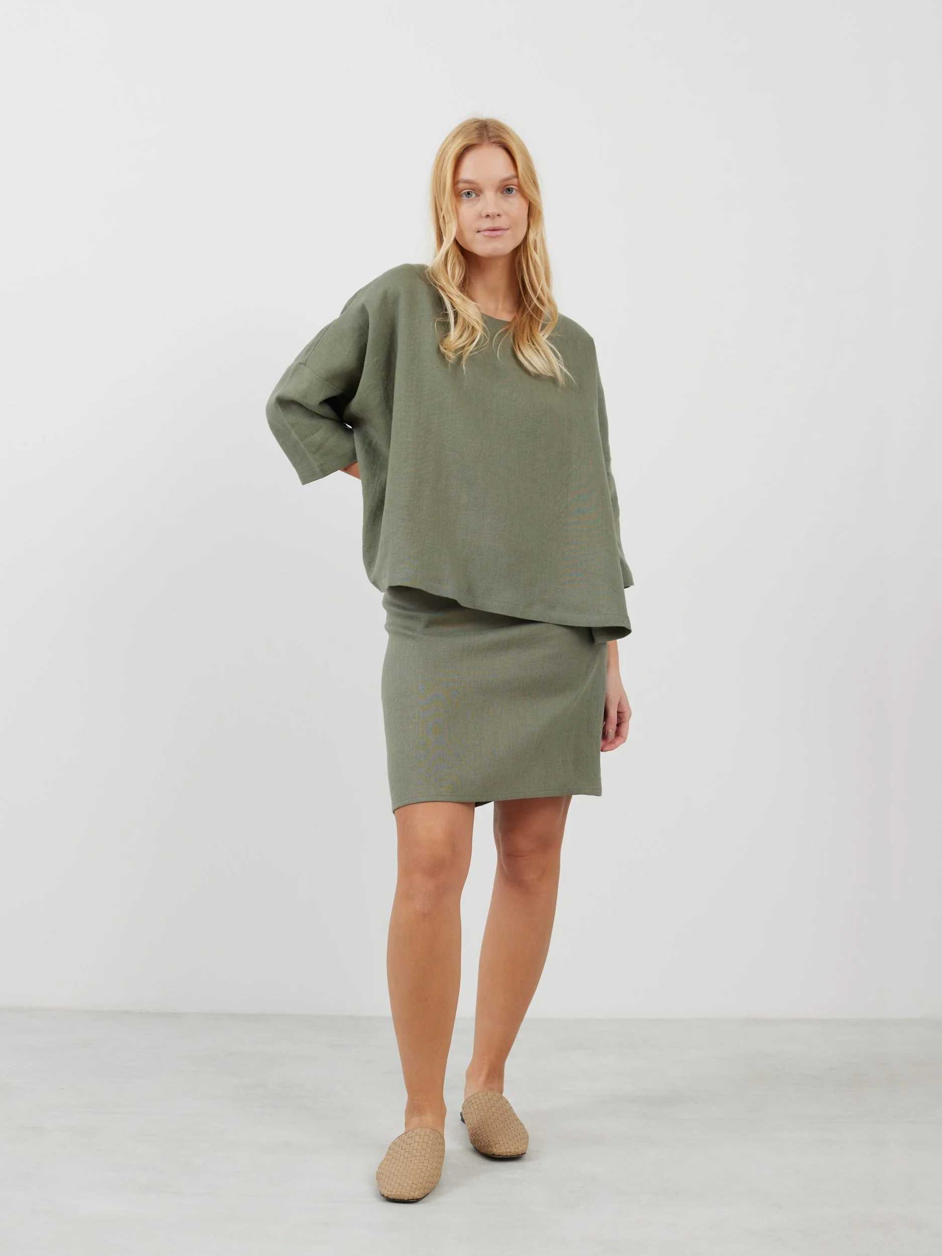 Bild 2 von ROSIE Leinen Minirock in A-Linie in Salbeigrün von Love and Confuse