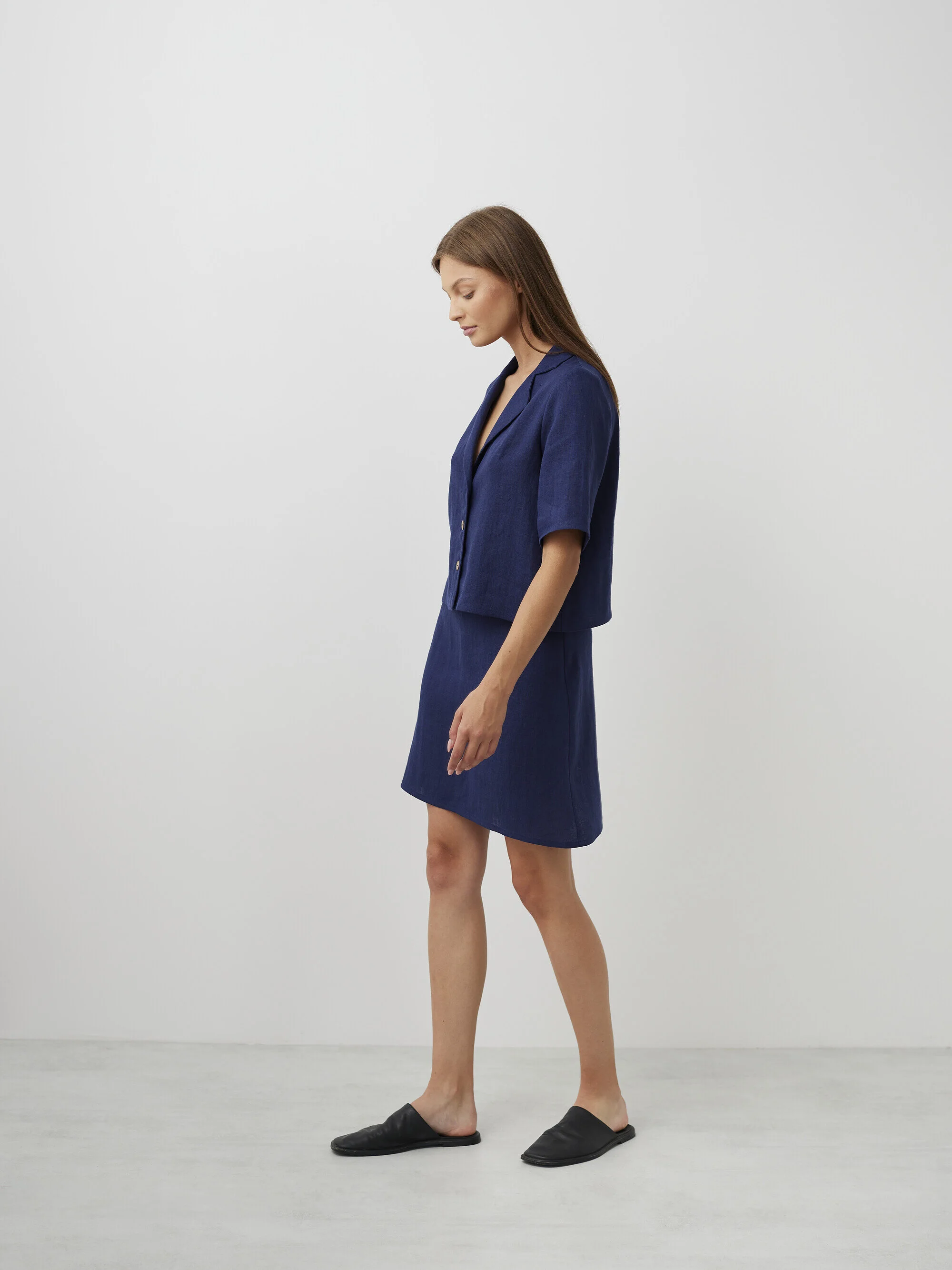 Bild 4 von ROSIE Leinen Minirock in A-Linie in von Love and Confuse