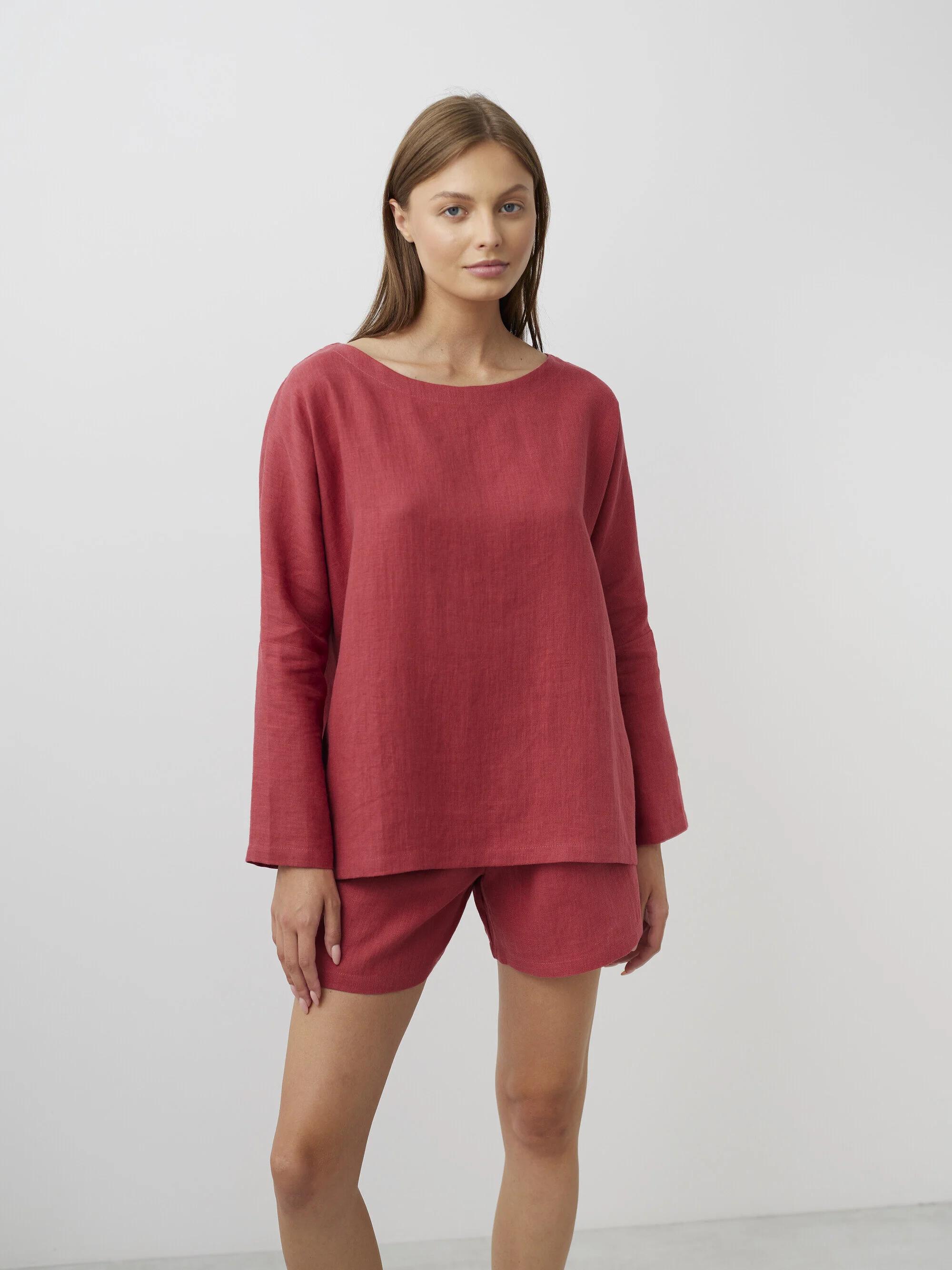 Bild 3 von RUMI Langarmshirt aus Leinen in Raspberry, you can also choose other colors above von Love and Confuse