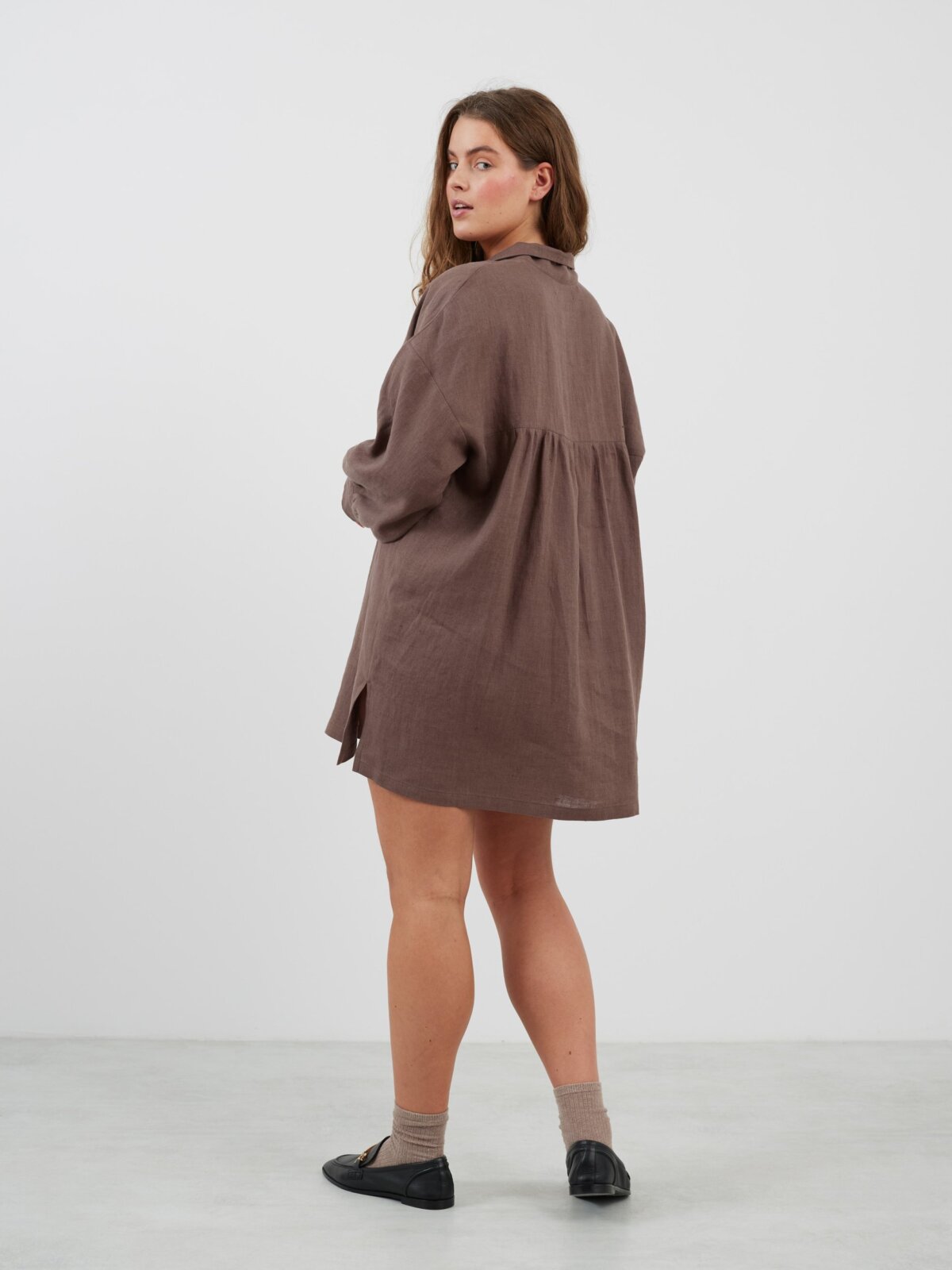 Bild 5 von SKY Leinen Strandkleid in Kakao von Love and Confuse