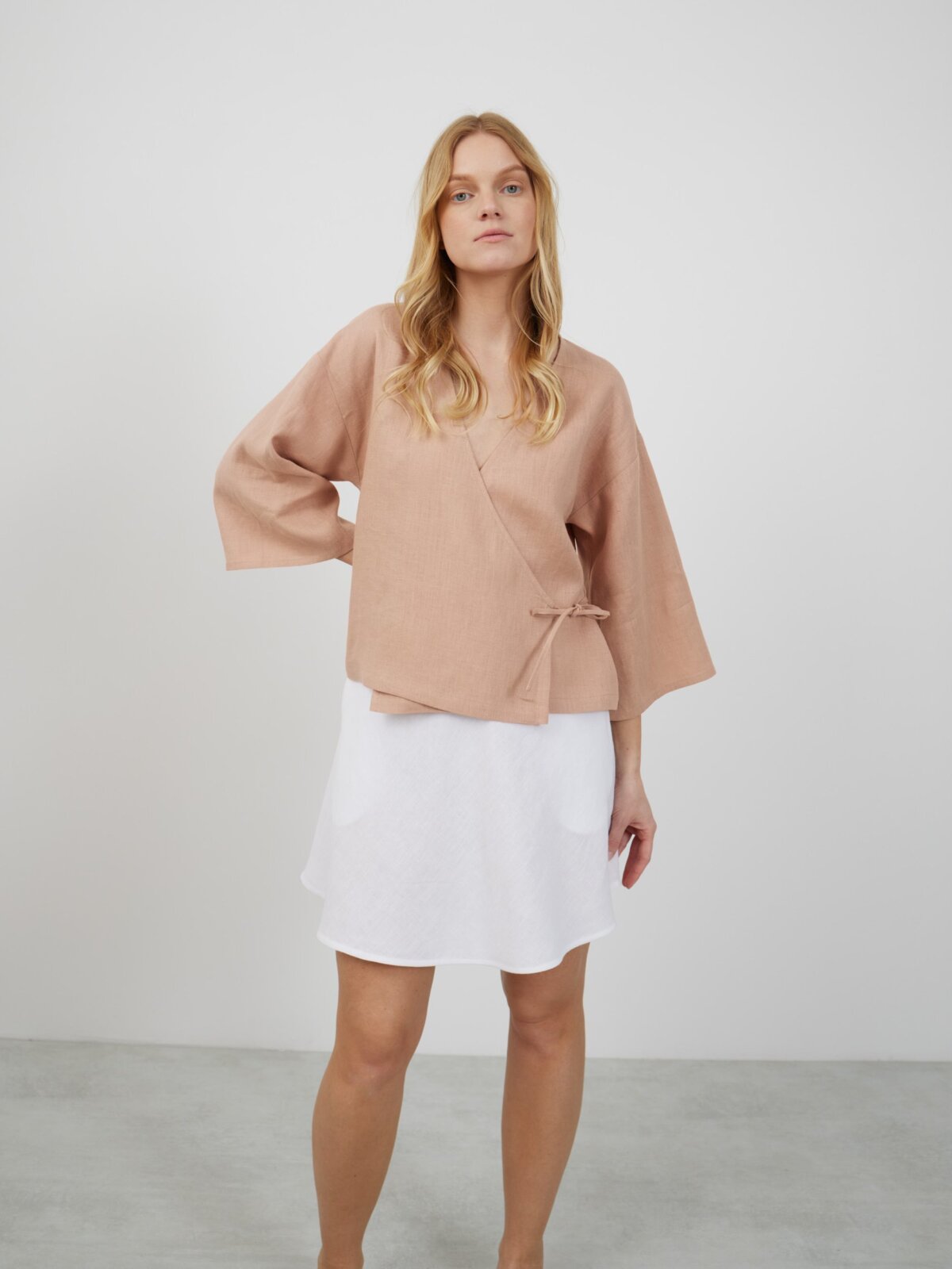 Bild 3 von SOFIA Leinen Kimono Wickeltop in Rosa mit Braun von Love and Confuse