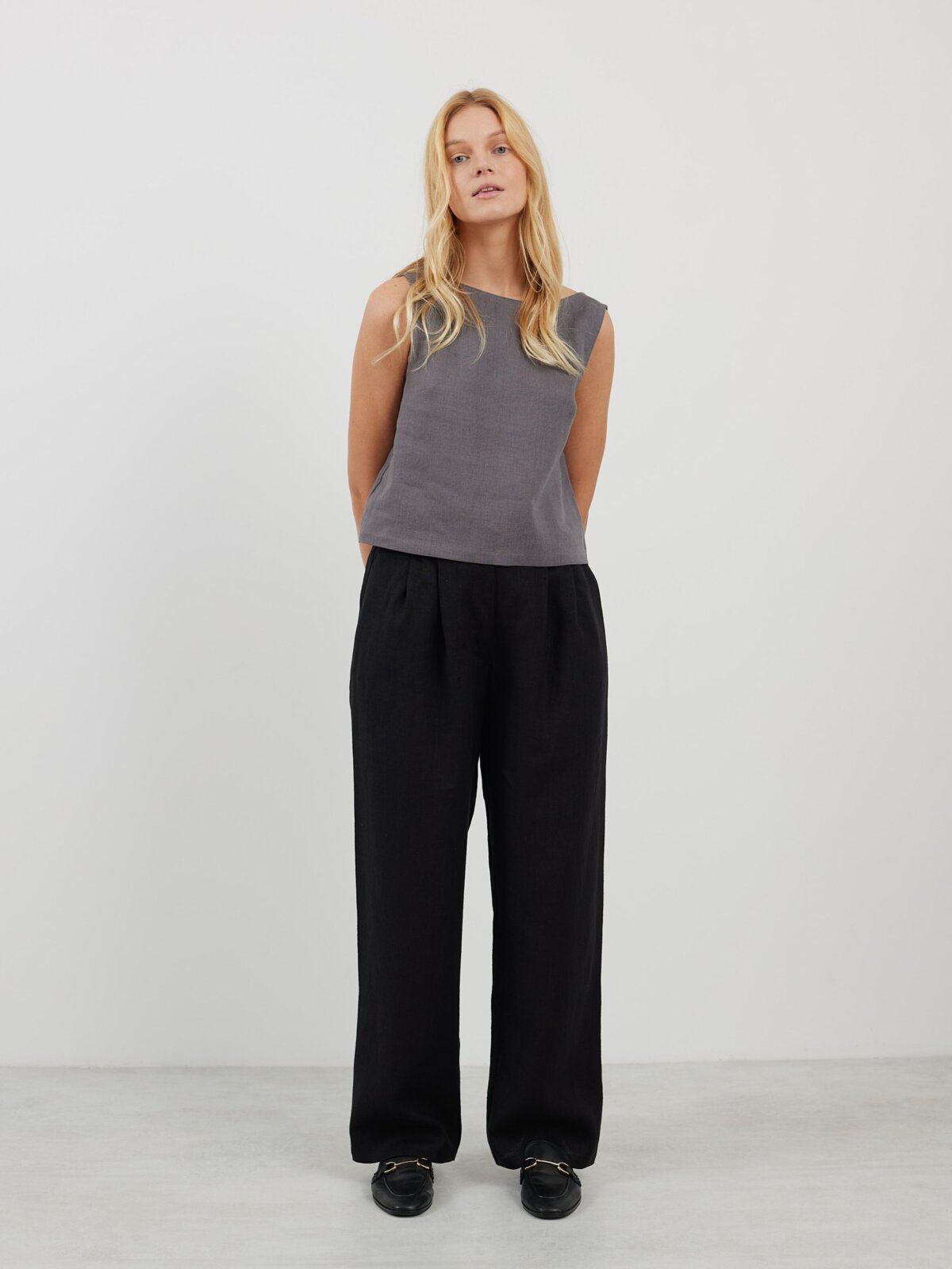 SONATE lyhyt pellavatoppi Vaaleanharmaa — kokovartalokuva