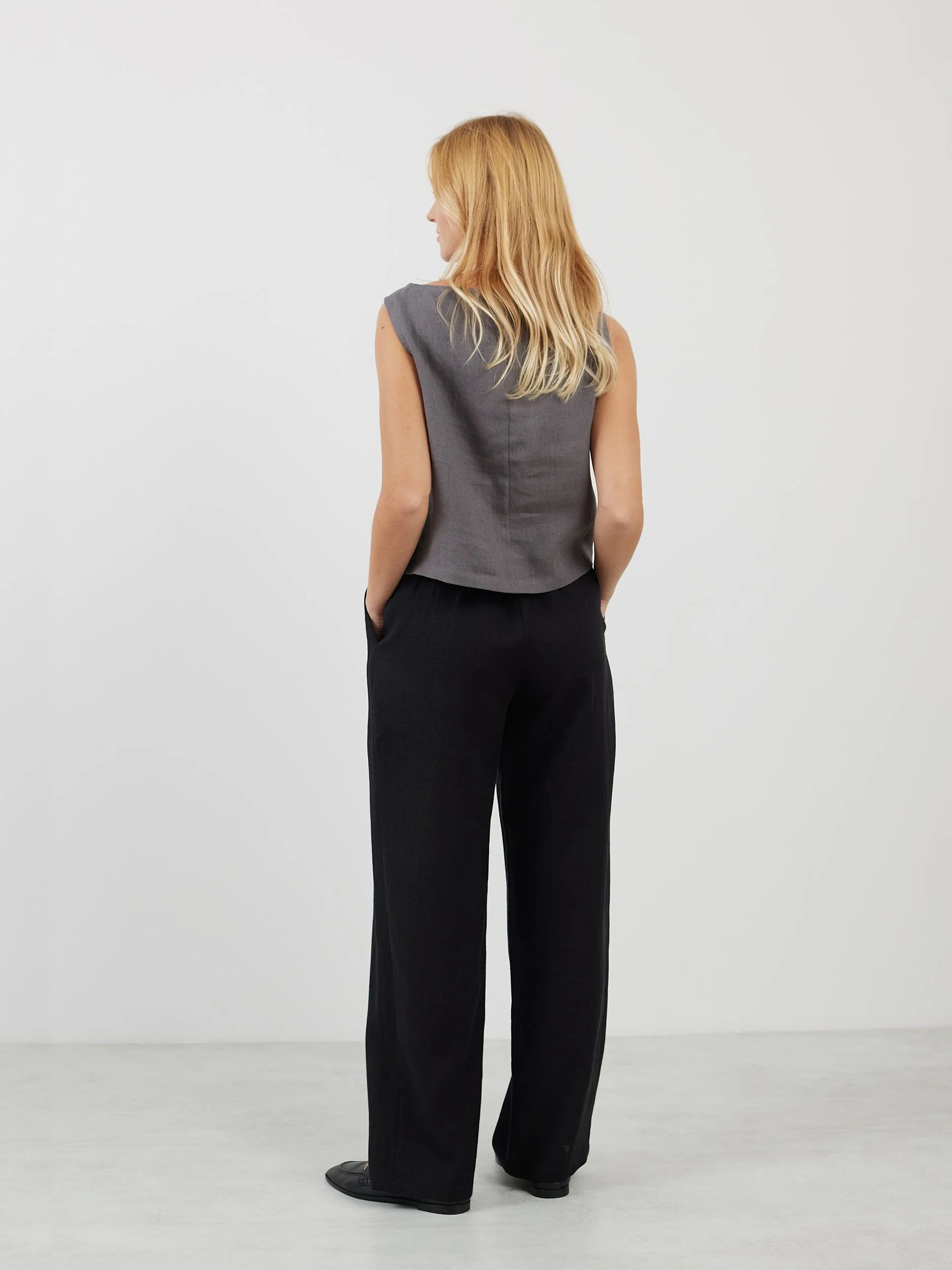 Bild 5 von SONATE Leinen-Tanktop in Hellgrau von Love and Confuse