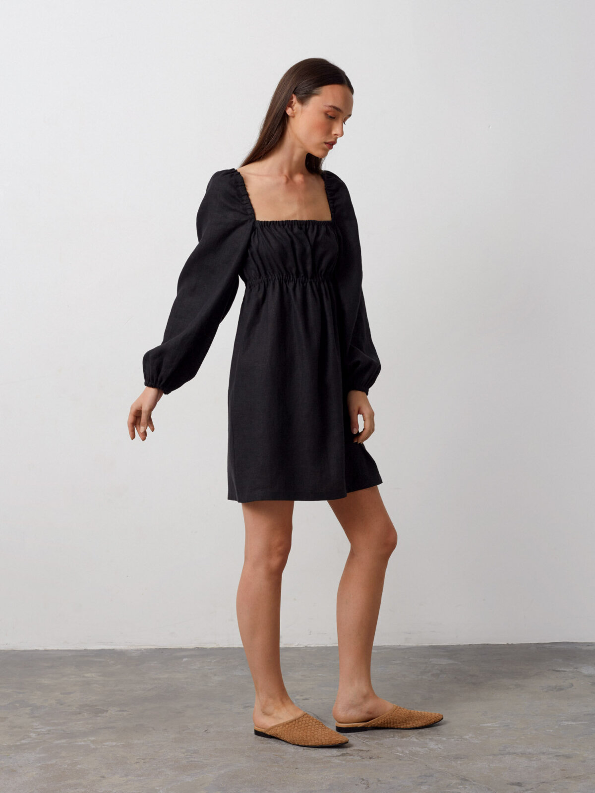 TALULLA pallohihainen pellavamekko Musta — sivulta